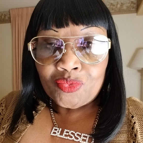 Meet your Posher, Mary - Picture 2 of 2